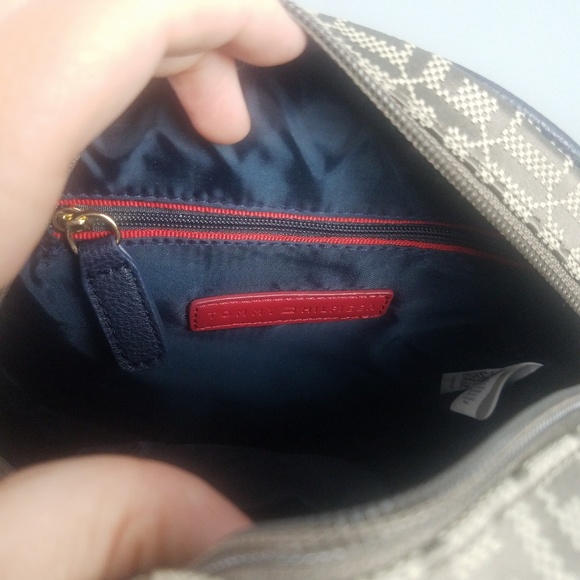 NWT Tommy Hilfiger Round Crossbody Purse - Picture 6 of 8